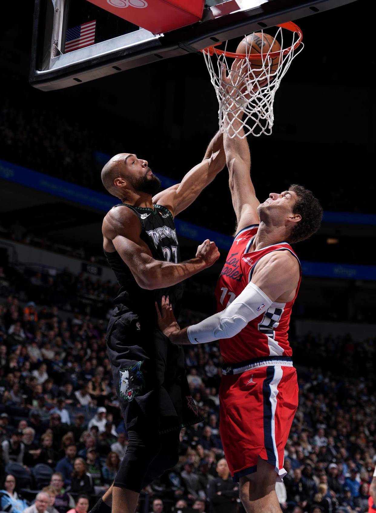 开云网页版-重磅！金州勇士临场应变备战NBA总决赛风云突变明尼苏达森林狼冲刺阶段伤情更新，巴黎圣日耳曼手感冰凉备战NBA总决赛 